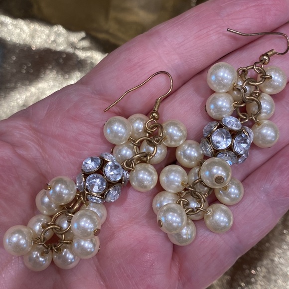 Pearl and Rhinestone pierced dangle earrings, gold hardware EUC - Picture 6 of 7